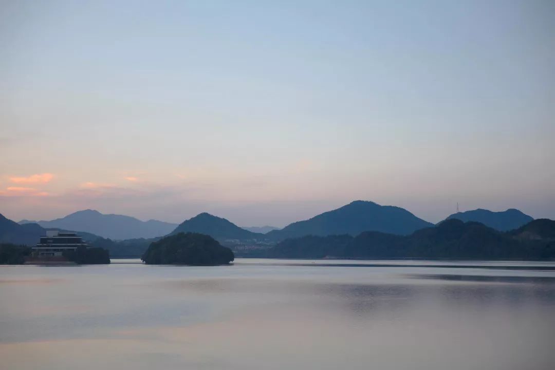 毗邻100万㎡国内罕见水上森林！建在氧吧里的杭州地标万豪酒店！入秋后简直美呆