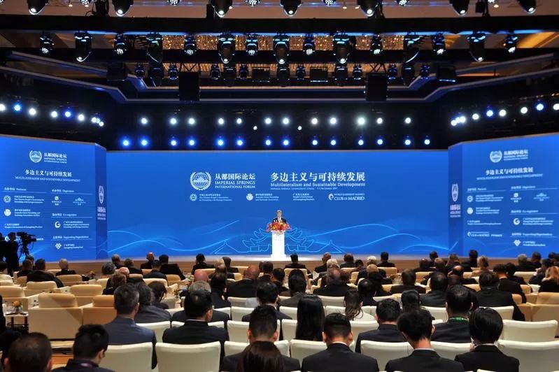 用暗语隐蔽交易，外卖商家向未成年人“花式”售烟：请加wei信｜新闻早茶