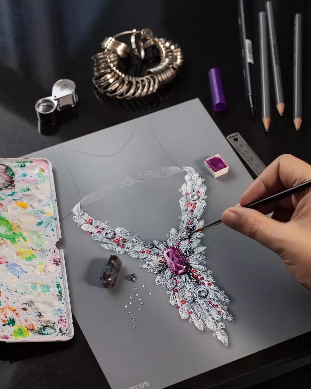 为什么大部分明星红毯不戴项链,明星在红毯上戴的珠宝