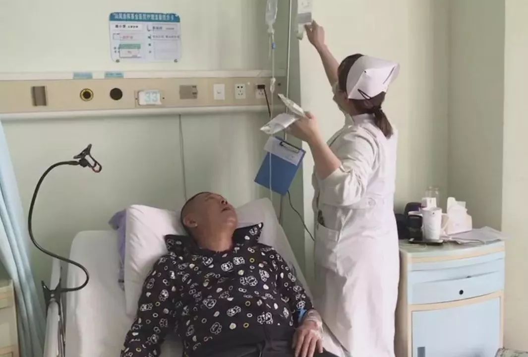 即使心脏做了两次支架手术，便衣警察颜海龙依然奋战在一线