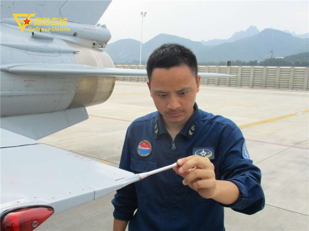 他们是军营“神医”,专治战机各种“疑难杂症”