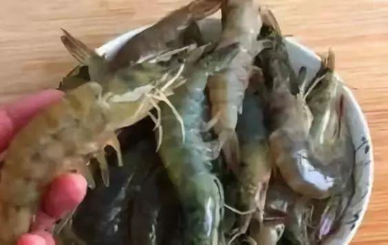 煮虾是冷水下锅还是热水下锅,水煮小白虾是冷水还是开水下锅