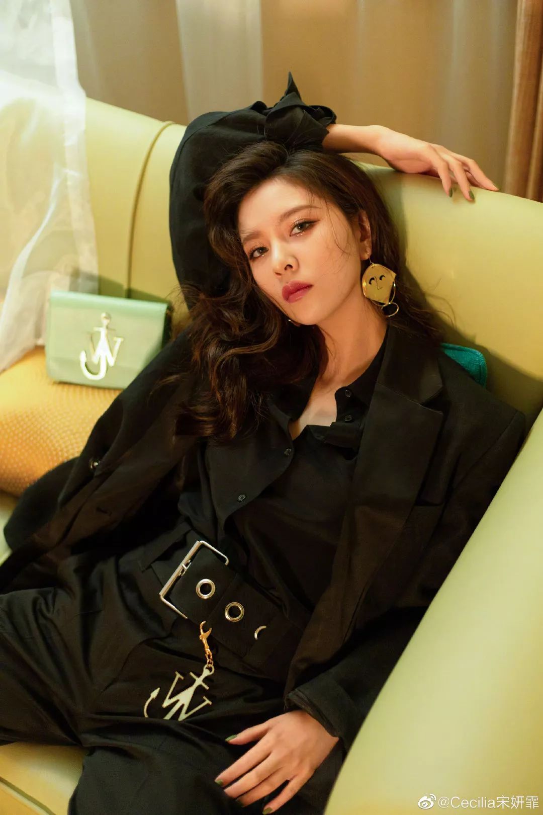 宋妍霏、泫雅破次元壁同框！原来plmm都是这样涂唇膏的