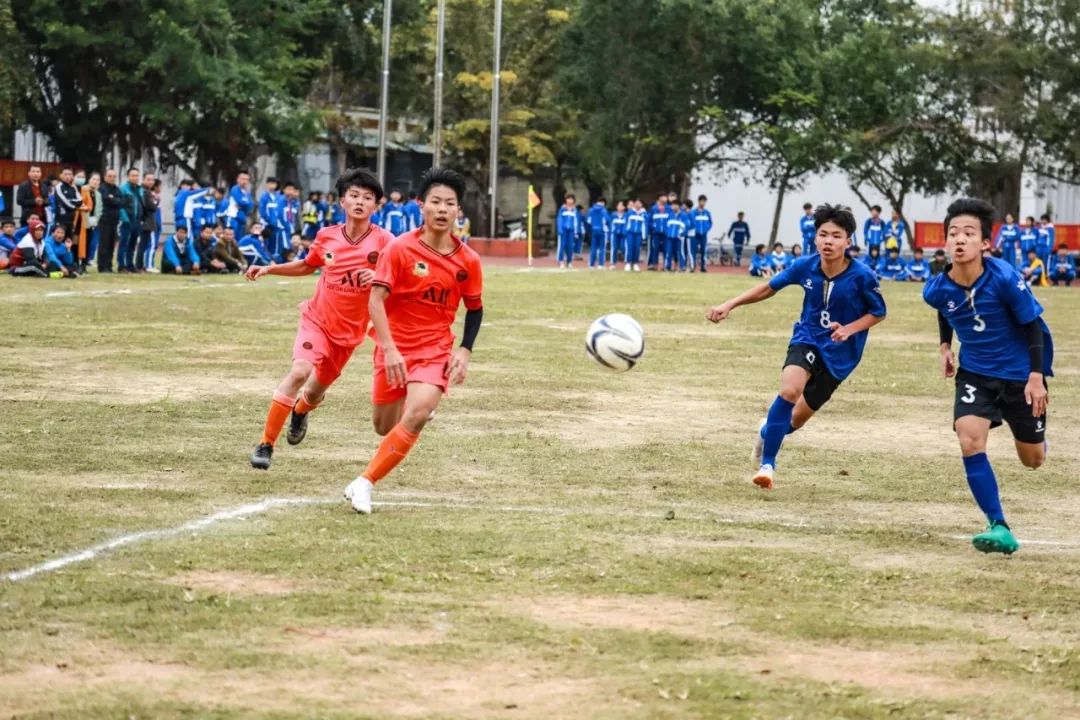 万宁第三小学打足球比赛,万宁中小学生体育比赛