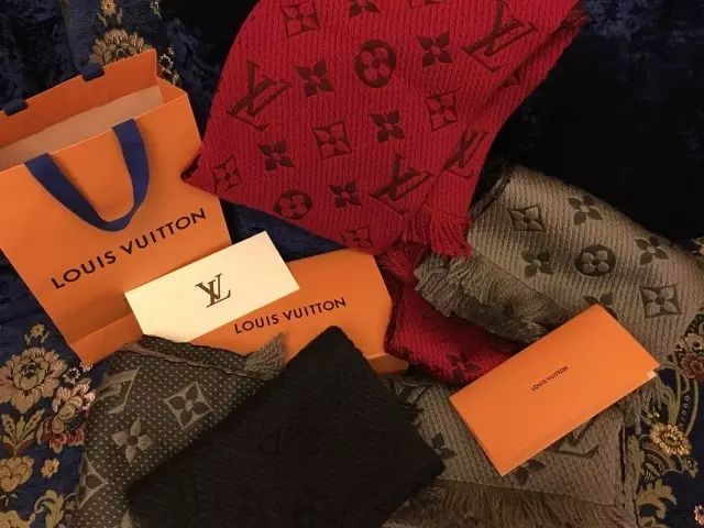 lv真假围巾辨别最快的方法,lv围巾真假鉴定新水洗标