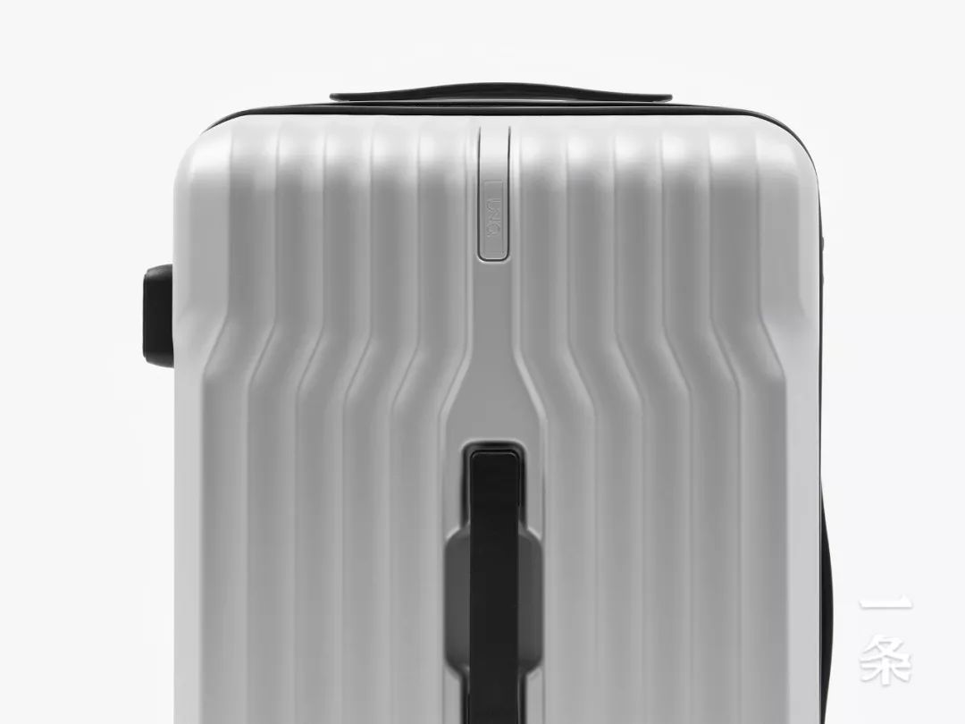 行李箱中的“战斗机”，能定位、不怕丢，还能给自己称重！||Chin@美物