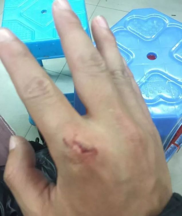 外卖小哥接到奇怪订单完整视频,外卖小哥半夜接到奇怪的订单