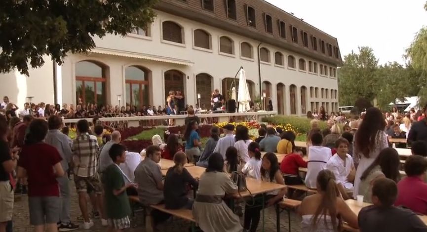 赵文卓子女学费,赵文卓女儿上最贵的学校