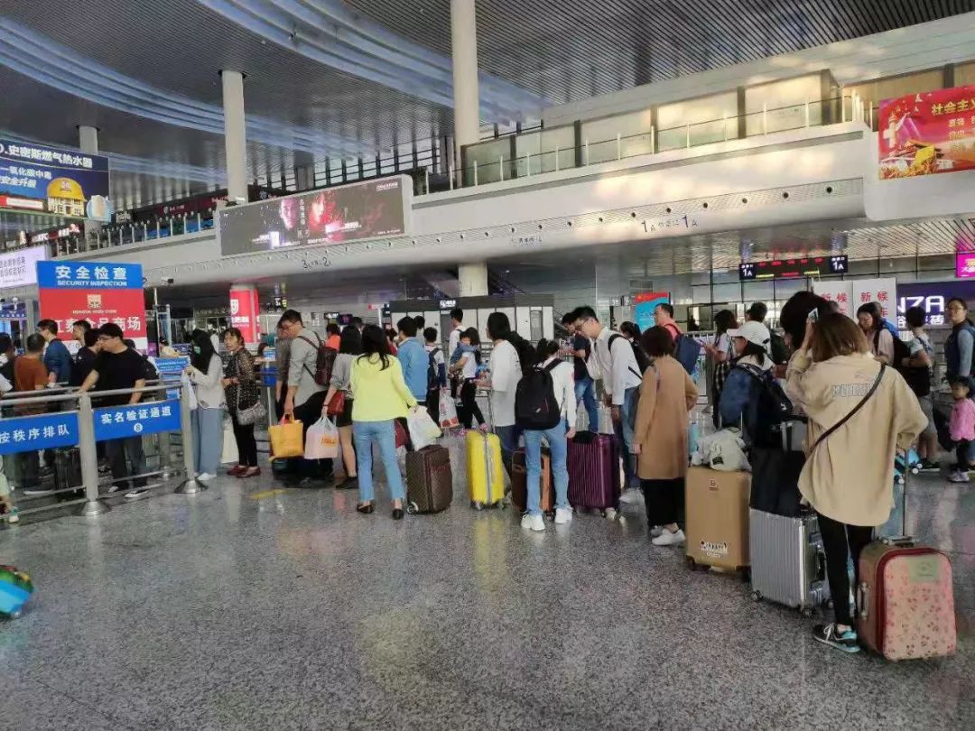 春运将开启回家路上新变化,春运拉开帷幕宁波站