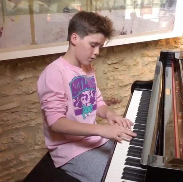 小贝二儿子罗密欧和贝嫂,小贝二儿子罗密欧球技