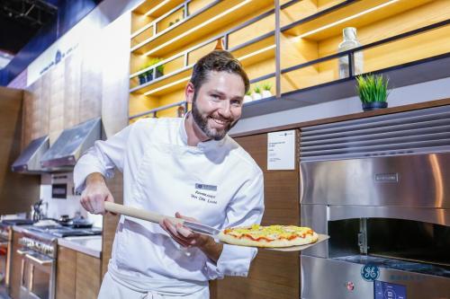 同样做烤箱，百年通用家电与十年厨电品牌技术大不同