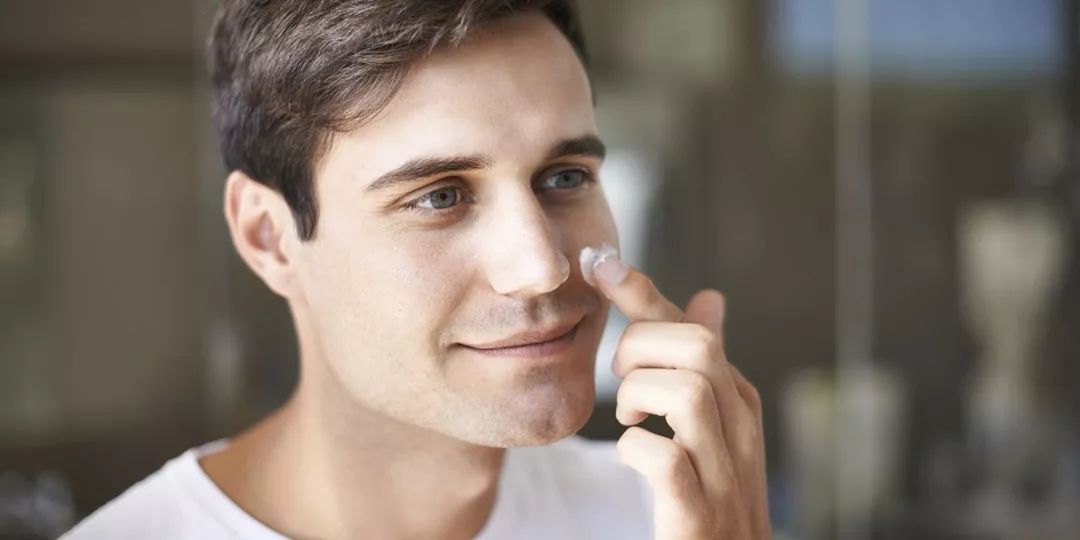 鼻子周围全是粉刺黑头,鼻子周围黑头反反复复毛孔大