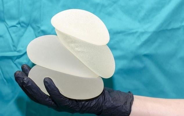 假体隆胸术后假体破裂赔偿标准,假体隆胸之后假体破裂是什么症状