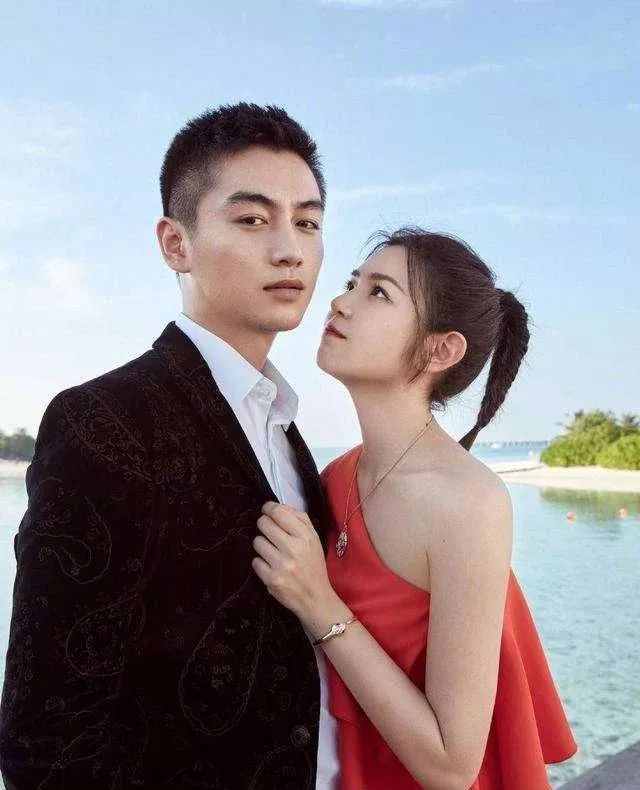 旧情再提，冷眼相对，娱乐圈小甜甜又双叒被曝婚变？