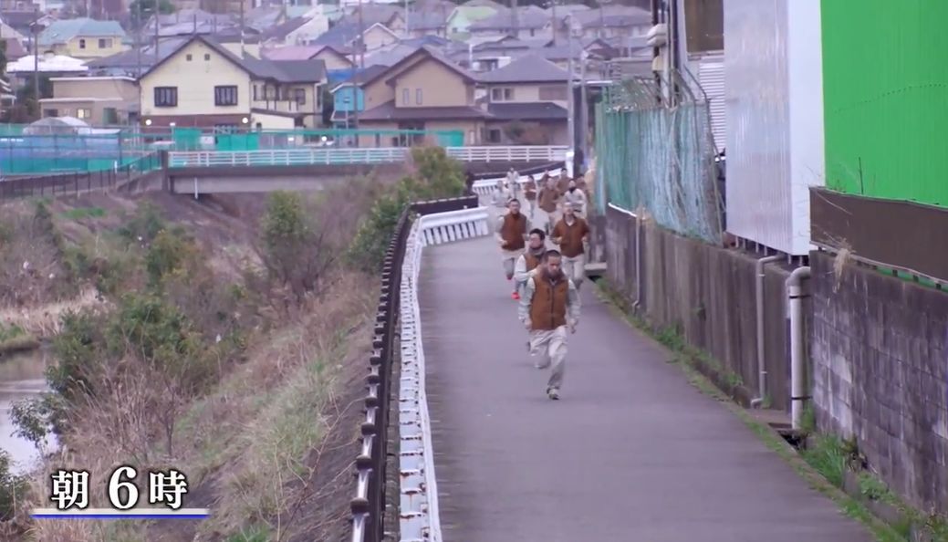 8年不许用手机、不许谈恋爱，被他骂过的60个光头都成了日本大师