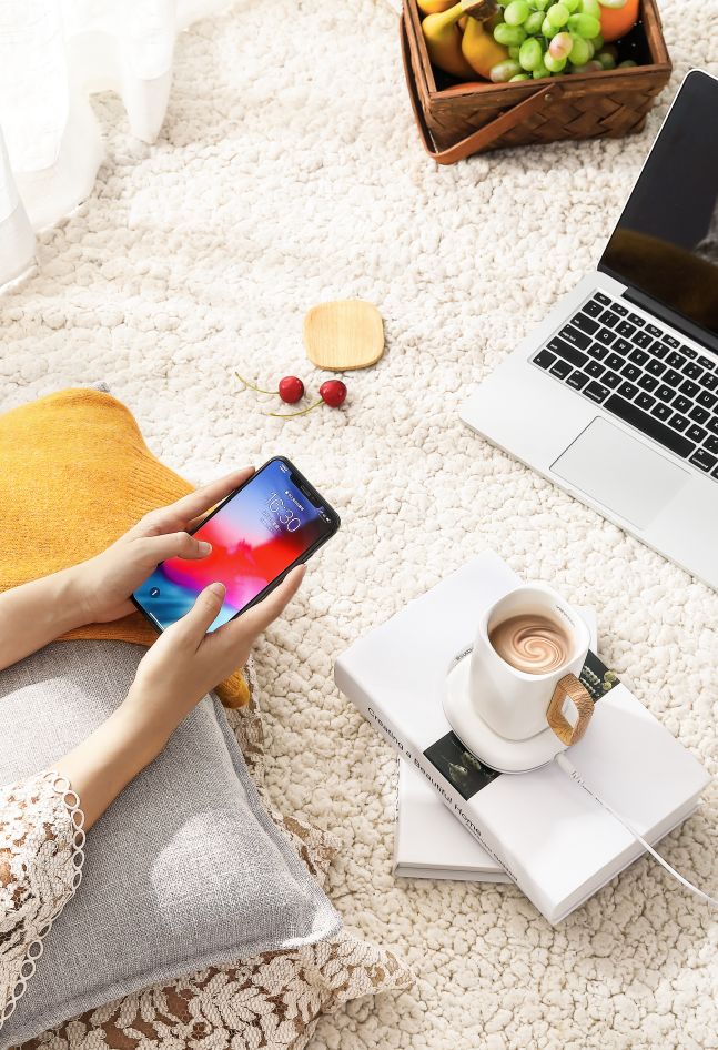 这个杯子被施了魔法！能自行搅拌解放双手，还能给手机无线充电