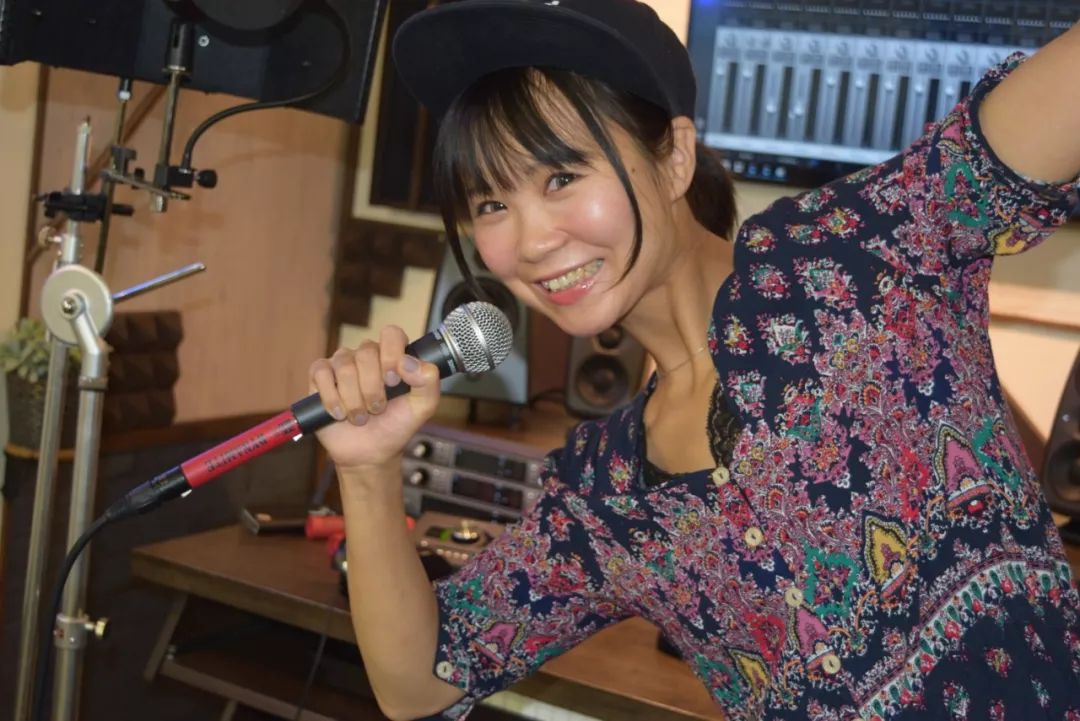 动圈麦克风唱歌的使用技巧,动圈麦克风怎么录歌