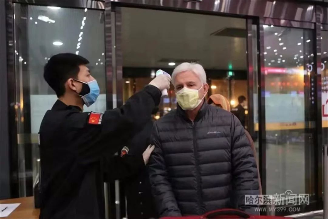 省内13座机场旅客进出港全测体温哈机场航站楼入口到达口均设体温检测点｜黑龙江新增新型冠状病毒感染的肺炎确诊病例6例重症病例1例