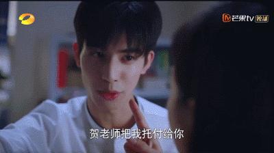 这种男人没结婚早点离开没有好的,男人还不分手留着过年吗