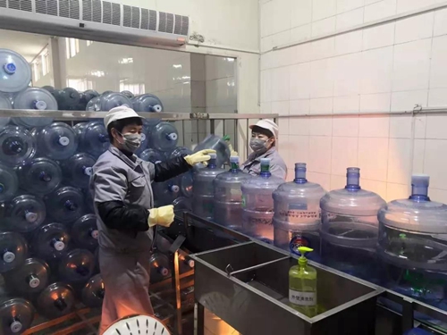 小企业大民生崂矿刺猬网履行国企承诺全力保障岛城市民桶装用水安全