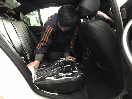 车内仪表台清洁护理不沾灰,车内清洁用什么方法最好