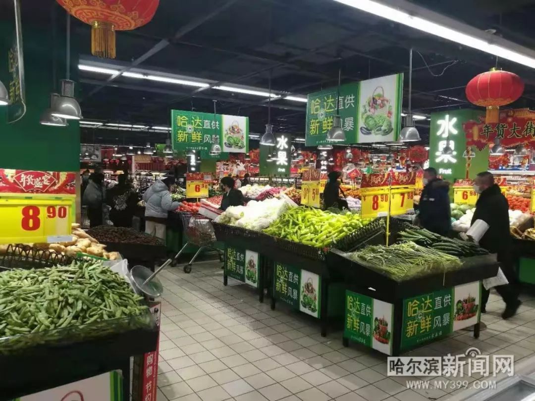 “哈十条”贴起来、口罩捂起来、消杀搞起来……疫情防控，道外大型超市“10个一起来”