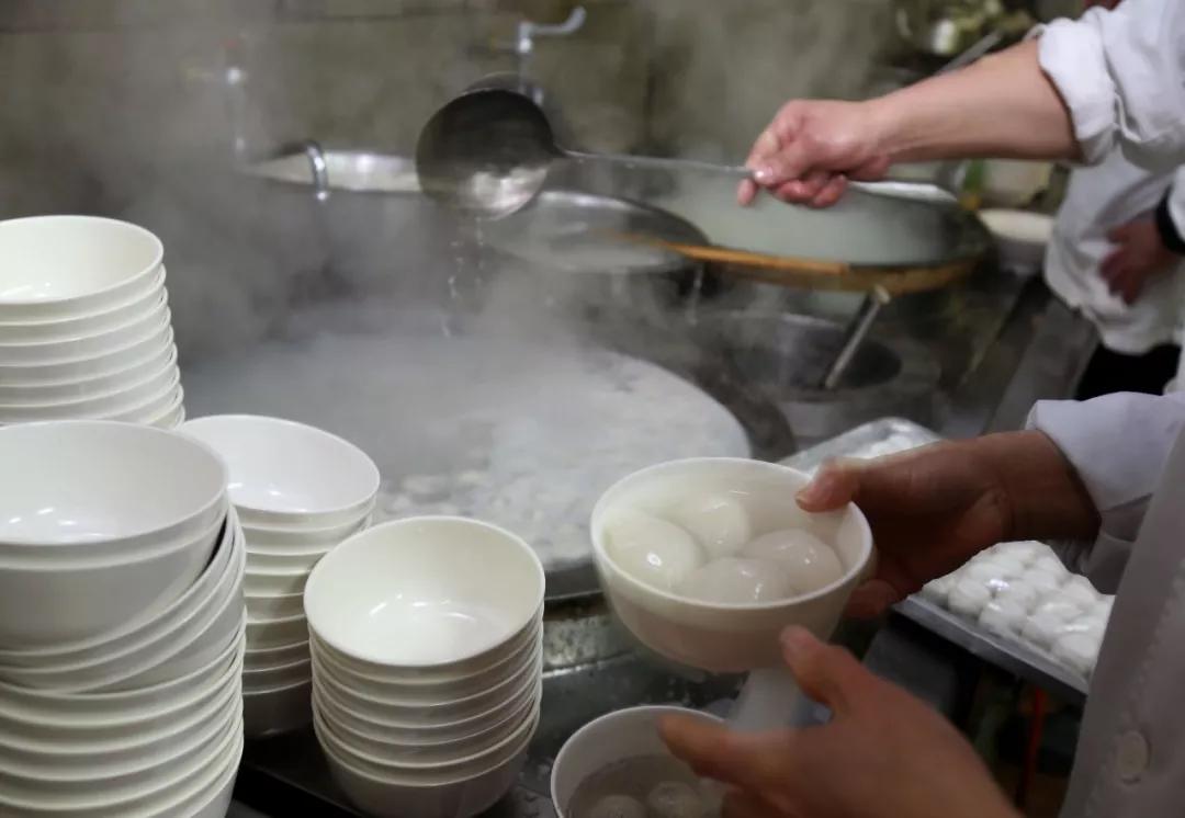 元宵佳节月圆灯明国泰民安,元宵月圆灯明