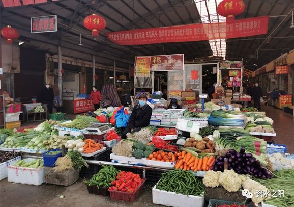 早市戴口罩测体温,进入市场佩戴口罩测体温