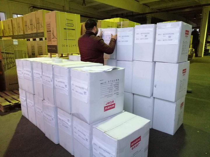 第一批物资到了!温州市华侨总商会紧急采购5000套防护服