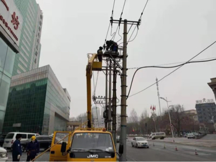 电工师傅冒雨抢修感谢信,供电人员冒雨抢修线路感谢的句子