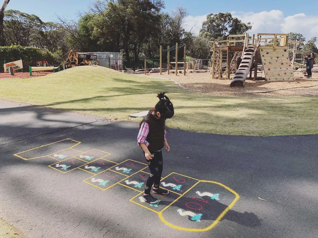 不用花钱就能玩的儿童游戏,十个小朋友玩游戏