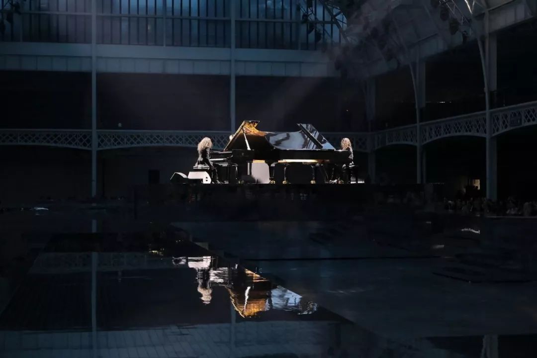 提炼Burberry的风格启示:由穿着者展开窥内览外的理性与感性