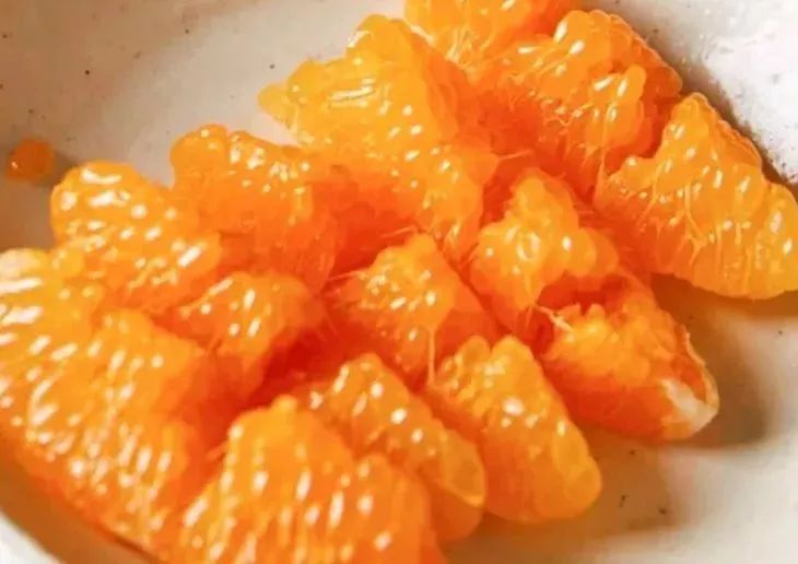 一咬汁水四溢鲜香满口,一咬爆汁像葡萄的水果