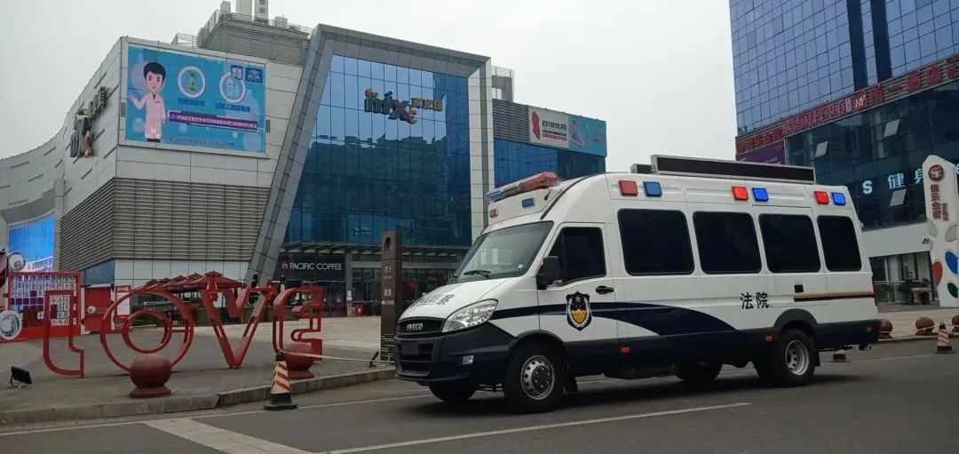 这位少年审判法官在防疫执勤中犯了“职业病”丨法院战“疫”速览