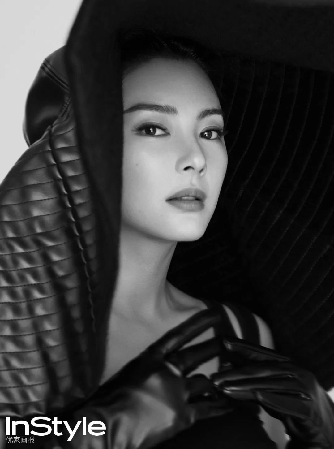 张雨绮站在舞台上虚不虚,张雨绮封面泳池女王