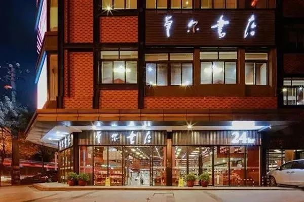 阎志在三里畈捐了什么,湖北首富阎志的事迹