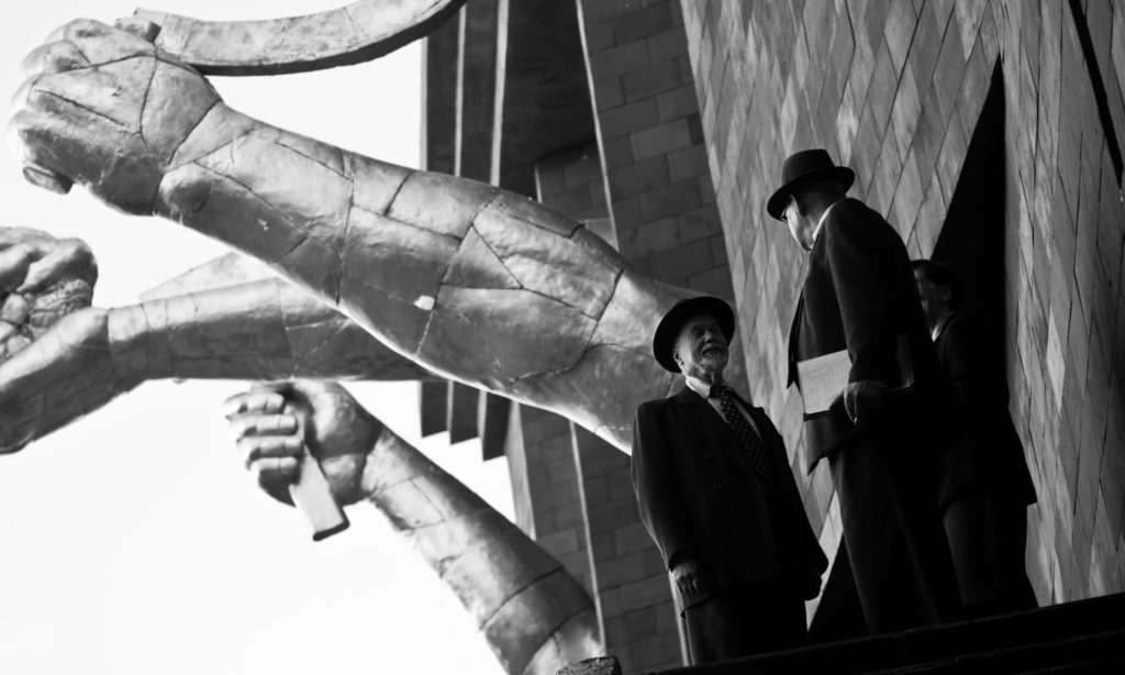 《列夫·朗道》:斯大林时代的真人秀,“我拥有绝对的自由,直到克格勃逮捕了我”