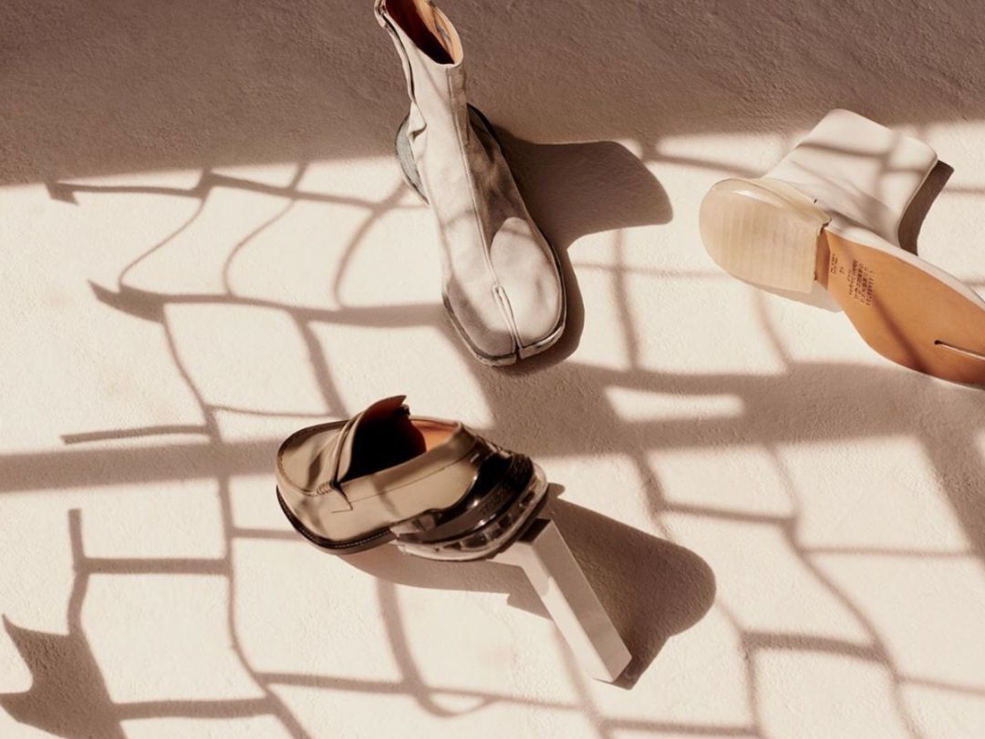 发现时髦的女人都在穿这3双鞋,穿了两只不同鞋子发朋友圈