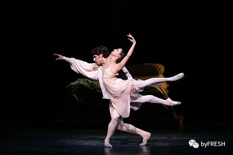 想要穿得简单又有活力感,如何穿得温柔又知性