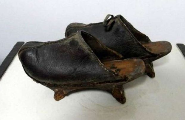 古代的下雨天和什么最配？