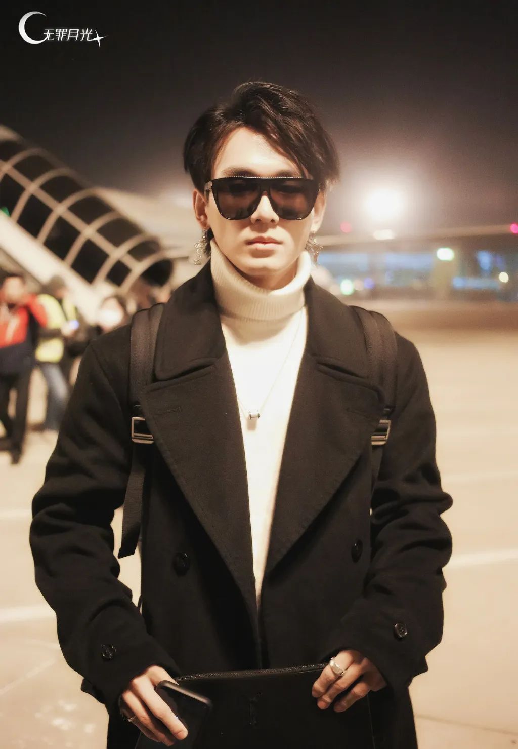 今年的自信就指着领子了