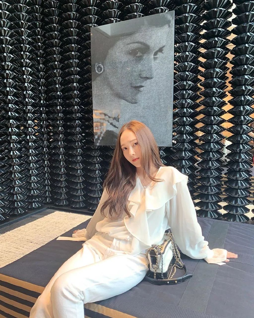 今年的自信就指着领子了