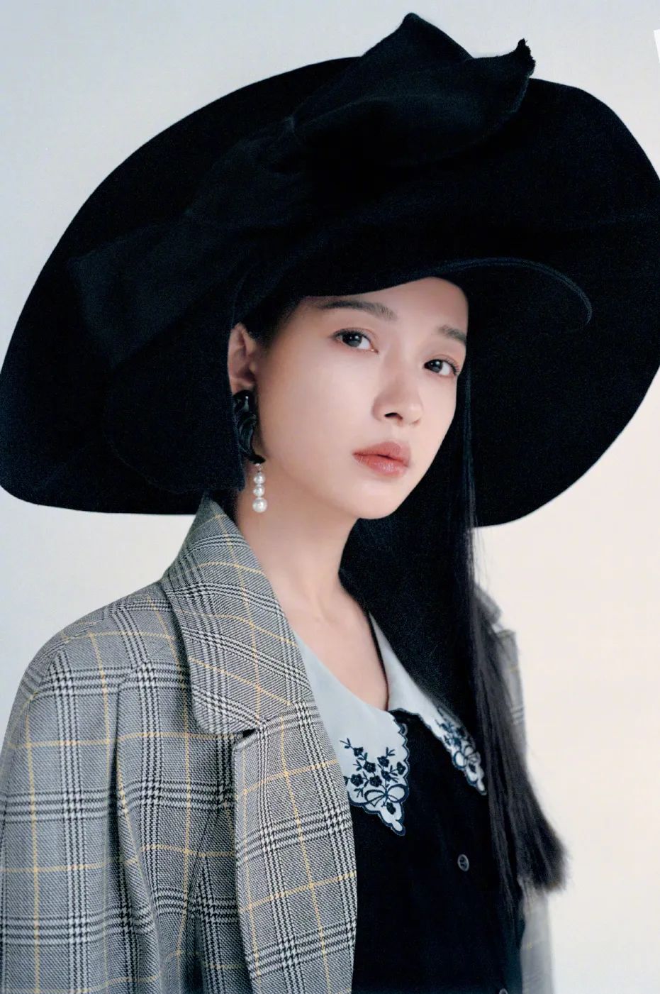 今年的自信就指着领子了