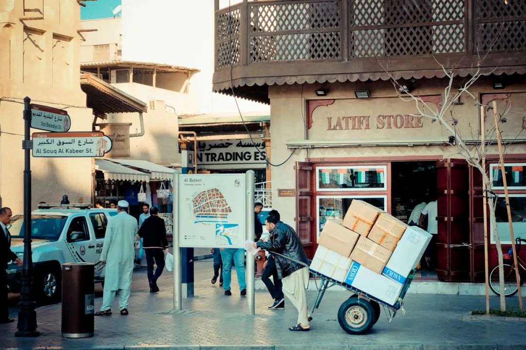 富到流油的阿联酋穷人比黄金还多,阿联酋有穷人和富人吗
