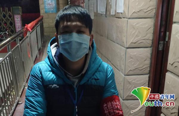 广大青年活跃在抗疫扶贫一线,一手抓抗疫一手抓打击