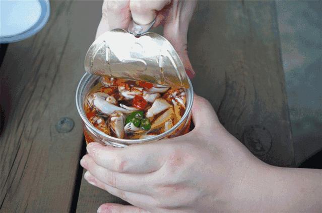 为什么外国人都抢罐头,为啥都在抢罐头