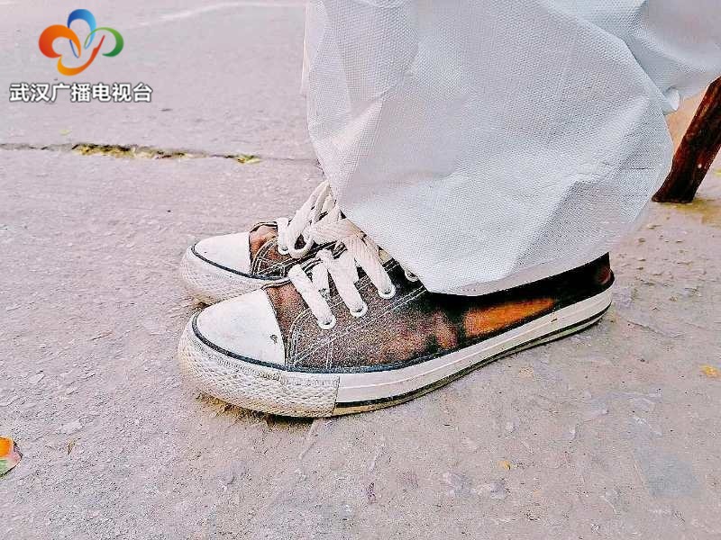 党旗插在最前沿图片,党旗插在群众需要的地方