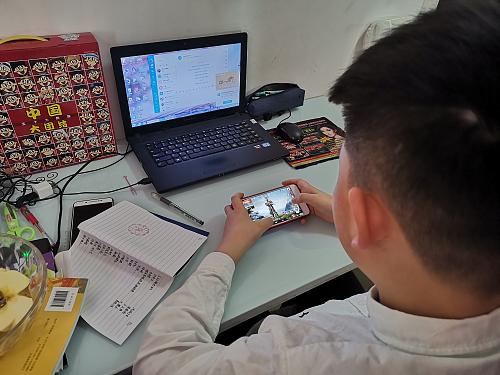 小学生网课前给“吃鸡”账号一天充值8000元，累计1.6万元难退还