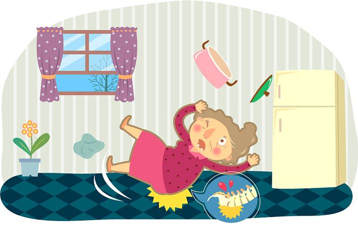 杭州99岁老太摔倒,杭州90岁老奶奶摔倒