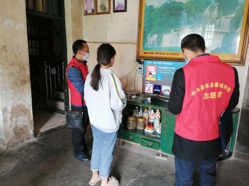 春风送暖见行动雷锋精神永传承,弘扬雷锋精神暖心服务基层行